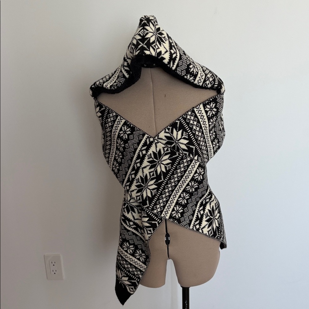Womens Hooded Scarf Onesize Black White Fair Isle Holiday Winter Christmas Snow